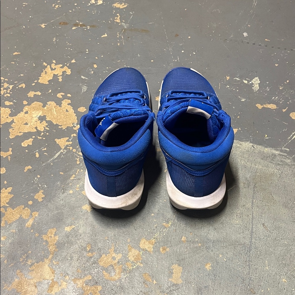 Basketball shoes - Picture 3 of 6